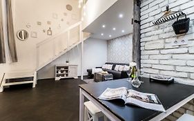 Bpr Vintage Garden Apartment With Terrace & Sauna